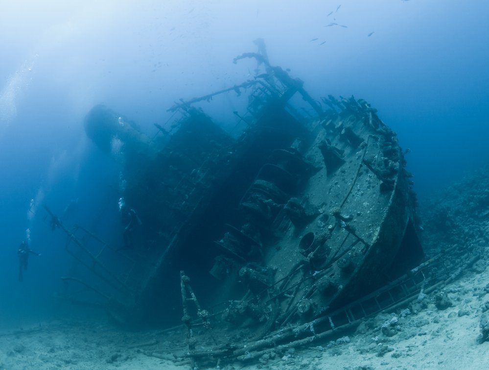 Podle odhadů jsou na dnech moří a oceánů asi tři miliony lodních vraků