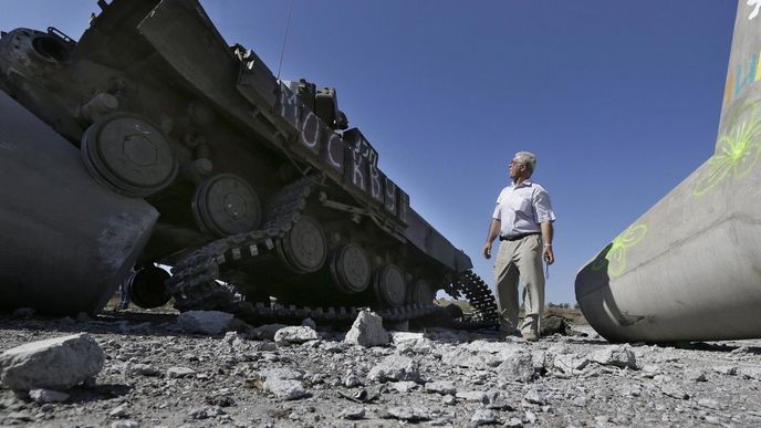 Vrak ukrajinského tanku u Mariupolu