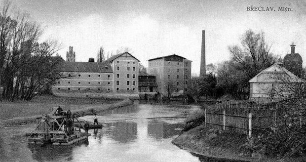 Vránův mlýn v Břeclavi na historických, blíže nedatovaných fotkách.
