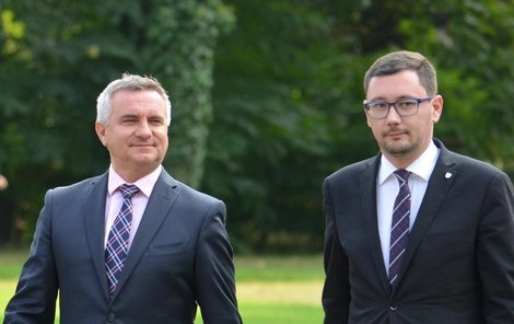 Zemanovi věrní: kancléř Vratislav Mynář a mluvčí Jiří Ovčáček