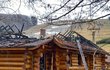 Srub v Osvětimanech zničil požár.
