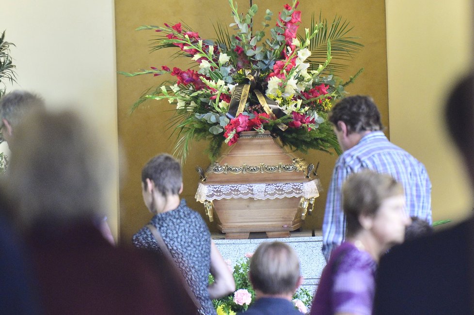 Poslední rozloučení s Hanou H., která ve čtvrtek 21. července podlehla bodným zraněním, které jí způsobila psychicky nemocná žena.