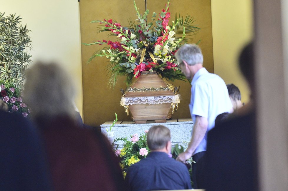 Poslední rozloučení s Hanou H., která ve čtvrtek 21. července podlehla bodným zraněním, které jí způsobila psychicky nemocná žena.