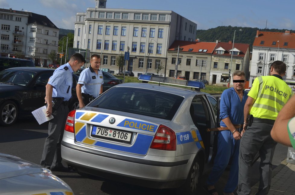 Zdeňka B., který je obviněný z pokusu o vraždu své manželky, poslal soud do vazby