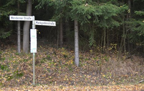  Podle místních obyvatel ležely mrtvolky v ulici Markgrafenstrasse.