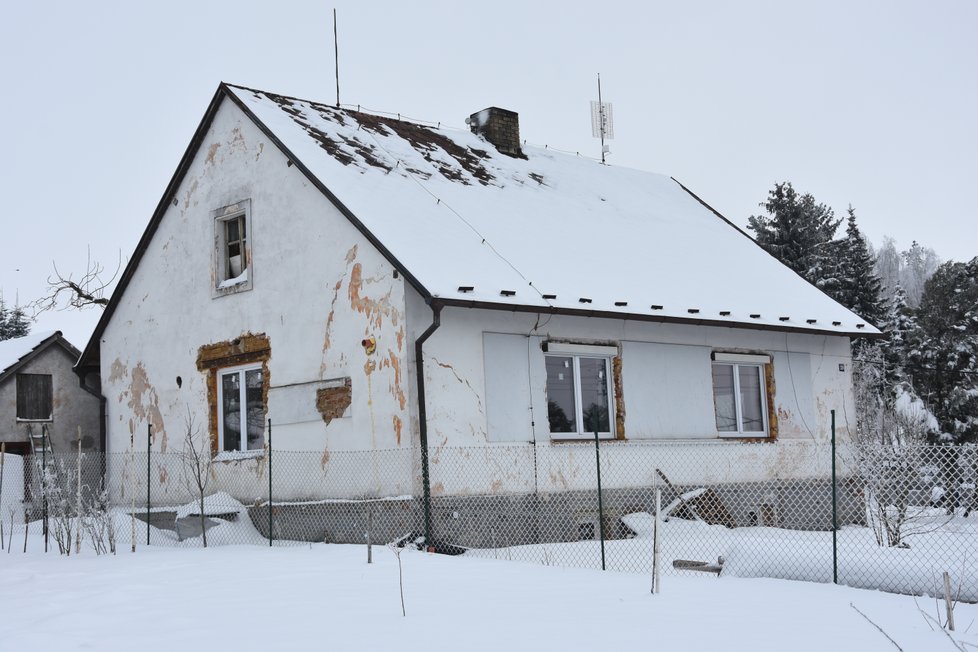 Dům v Břasích, který údajný pachatel Jan L. (29) opravoval a také v něm bydlel.