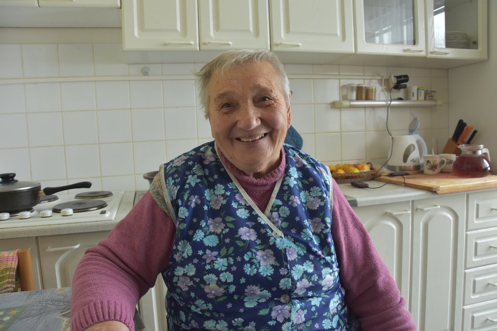 Hana Ptáčková (90), sousedka mrtvých manželů, v domě pro seniory.