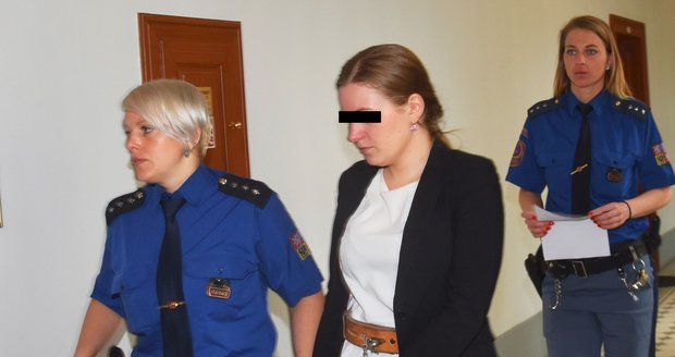 Kateřině M. (20) za brutální vraždu novorozené dcerky hrozí až výjimečný trest.