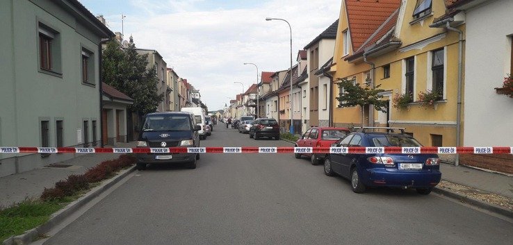 Policie objasnila dvojnásobnou vraždu v Břeclavi. V domku nedaleko centra ubodal neznámý pachatel muže (†89) a jeho nájemnici (†44).