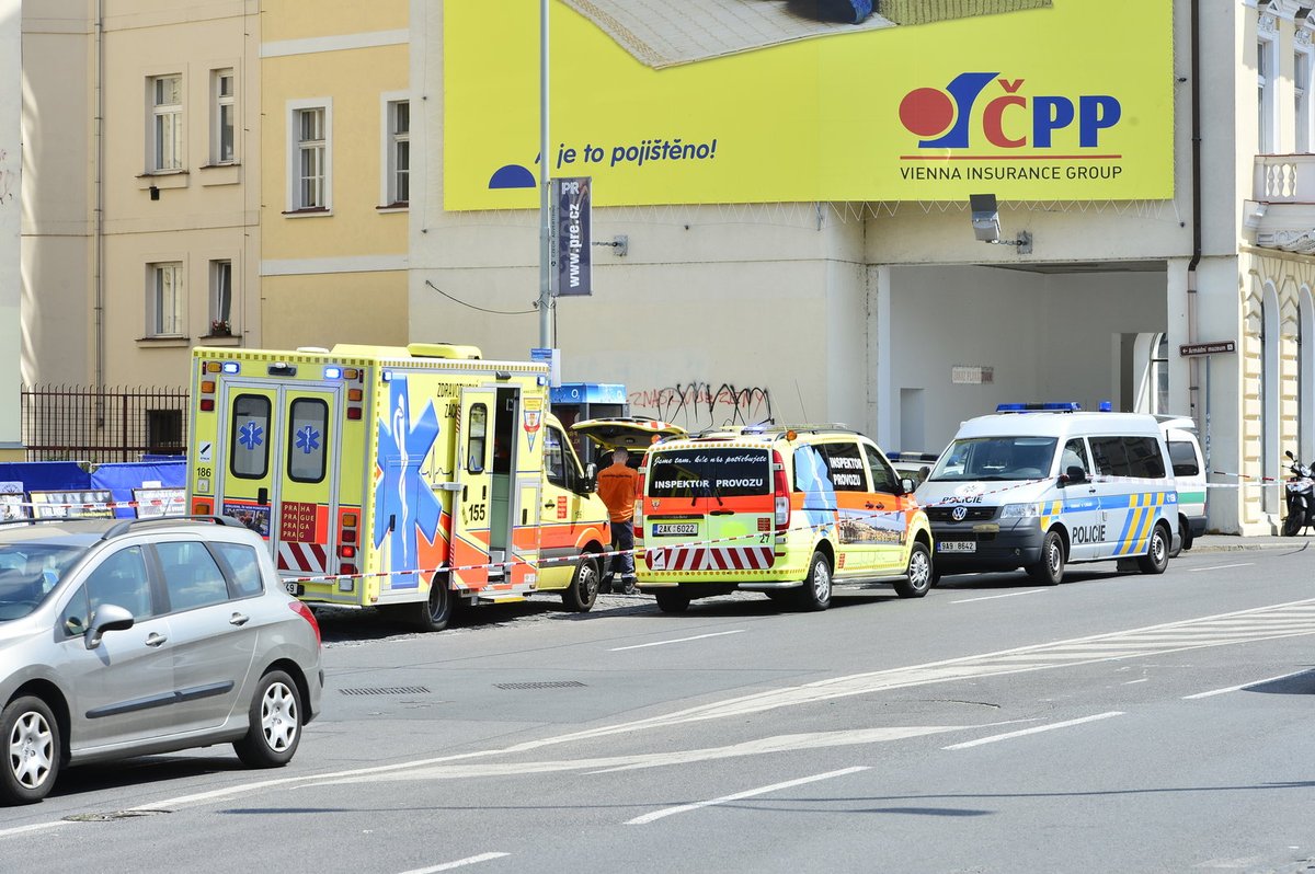 Místo vraždy bylo obehnané policejní páskou.