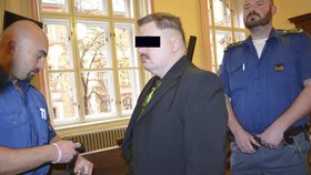 Invalidní důchodce David Janečka z Olomouce (27) umlátil v květnu ve Vrahovicích na Prostějovsku svého dodavatele pervitinu Romana Jeřábka (†28). Hrozí mu 20 let vězení.
