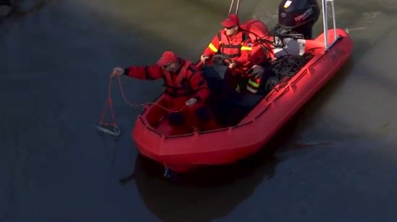 Policie pátrala v Kolárovu po vražedné zbrani.