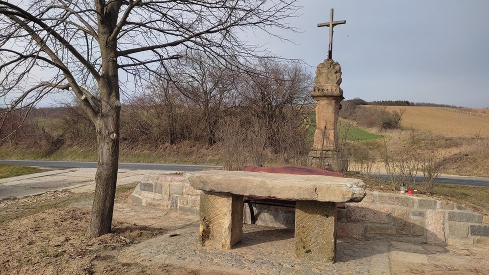 Odpočinkové místo mezi Lovčicemi a Ždánicemi, které vybudoval na památku své lásky Václav († 56).