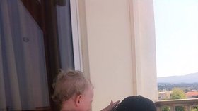 Zavražděný místostarosta Aleš Vytopil byl v srpnu na dovolené na Krétě s milenkou Pavlou a její roční dcerkou (na snímku)