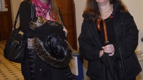 Manželka (vpravo) a dcera (vlevo) zastřeleného správce Miroslava F. (51)