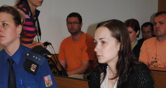 Romana Pitrová (27) se u soudu zpovídá z vraždy novorozeněte.
