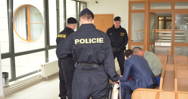 Zdeněk (41) se přiznal k vraždě družky Olgy (†29) a byl poslán do vazby. Hrozí mu 18 let vězení za vraždu.