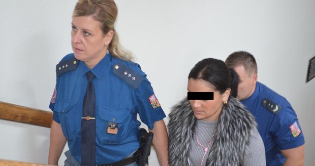 Mela u soudu: Marta dostala za vraždu 13 let, plivla na obhájkyni a rodiny se zhádaly