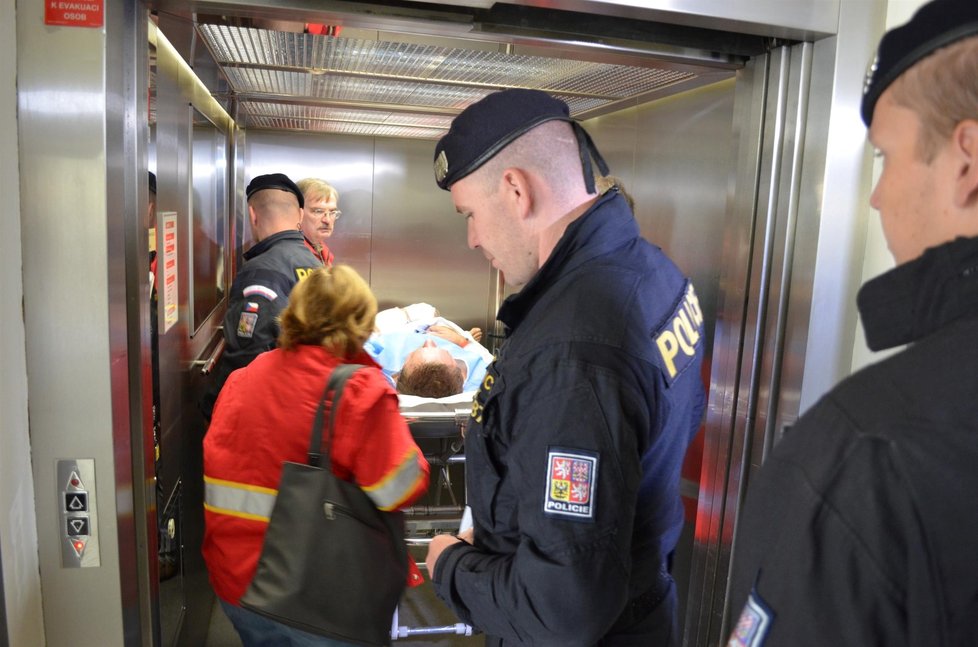 Ladislava odvezli po operaci břicha a uvalení vazby do vězeňské nemocnice v Praze-Ruzyni.