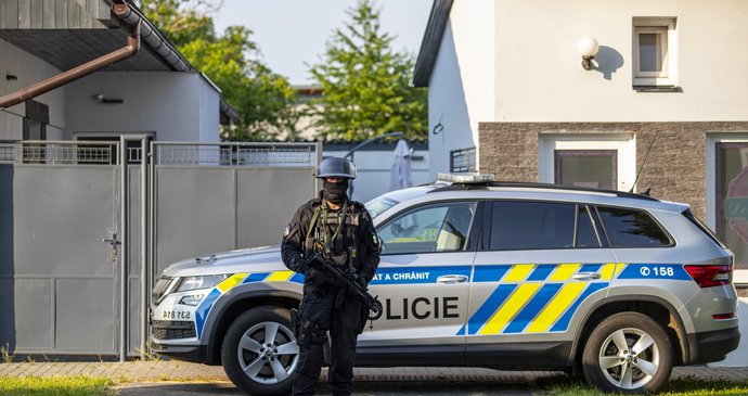 Otřesná vražda miminka v Liberci: Křik a pláč se ozýval často, osudnou noc oslavovali, tvrdí sousedé