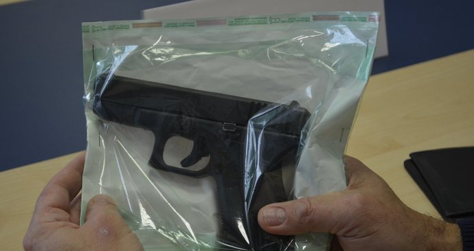 Vrah zastřelil oběť pistolí Glock ráže 9 mm.