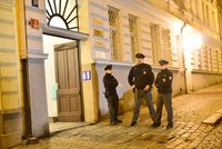 Vražda ženy v Praze 2: Byt byl celý od krve, zakrvácený vrah ujel asi tramvají