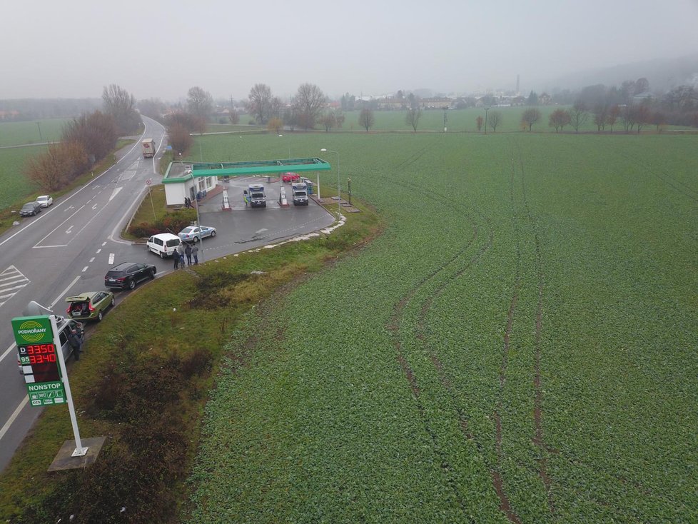 Vražda na D8: U Veltrus při přepadení zastřelili obsluhu.