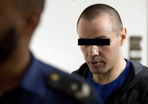 Krajský soud začal 29. srpna v Praze projednávat případ loňské brutální vraždy prostitutky v Kolíně, za kterou obžalovanému Damianu Jerzy Matysikovi (vlevo) hrozí výjimečný trest.