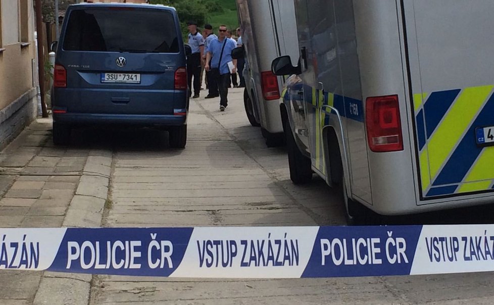 Policie vyšetřuje dvě podezřelá úmrtí na Příbramsku