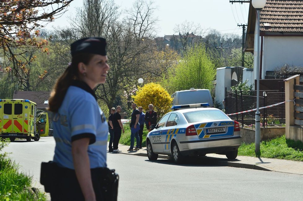 Policisté vyšetřují vraždu a sebevraždu ve Vrbčanech