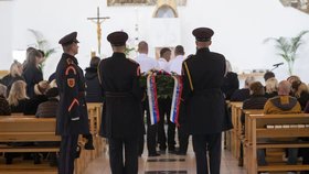 Na pohřby obou zesnulých poslala smuteční věnce i slovenská prezidentka Zuzana Čaputová.