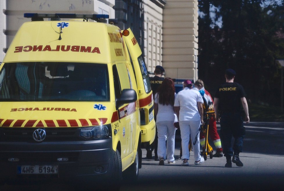 Podezřelý z trojnásobné vraždy na Jičínsku zdemoloval dvě cely: Skončil na psychiatrii.