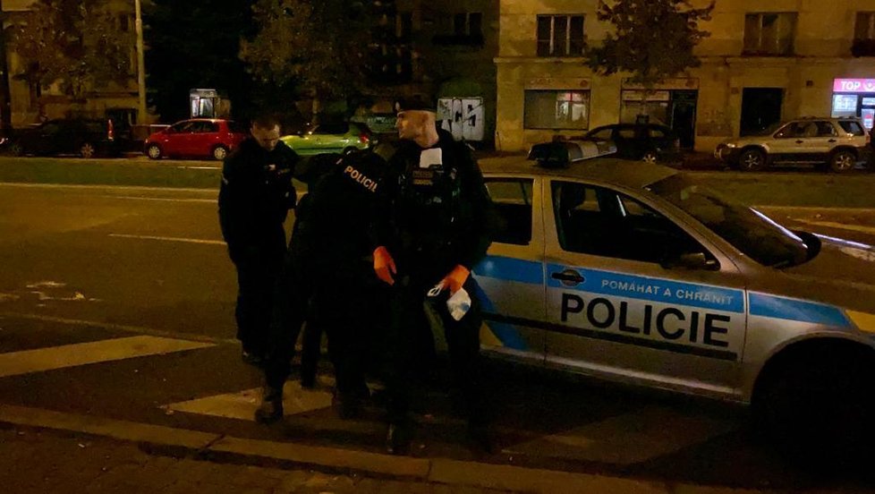 Policie vyšetřuje vraždu v Praze. Tělo se našlo v říčce Botič, podařilo se zatknout podezřelého.