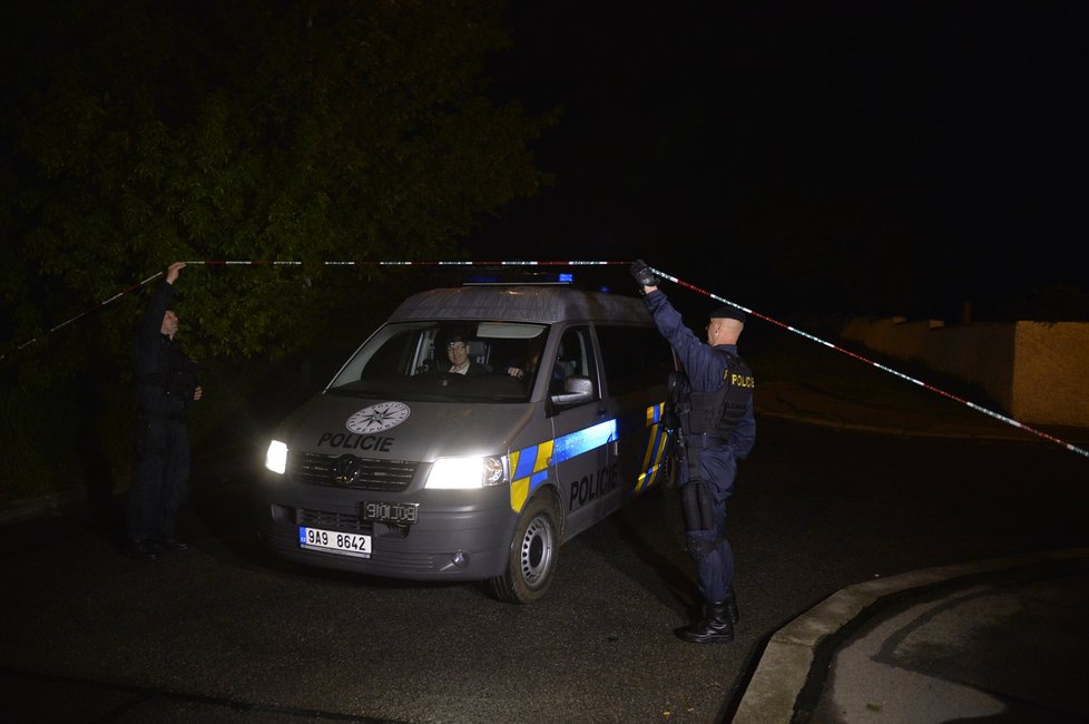 Zavražděného muže našli u hřbitova ve Stodůlkách: Co se stalo, šetří mordparta.