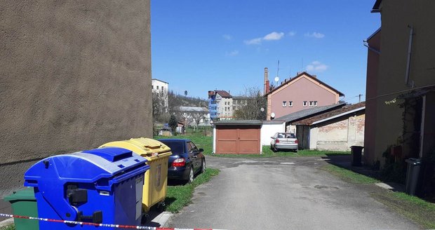 Při střelbě ve Svitávce na Blanensku zemřely ve středu ráno dvě osoby. Podle všeho se jedná o rodinnou tragédii. Podezřelý muž je na útěku.