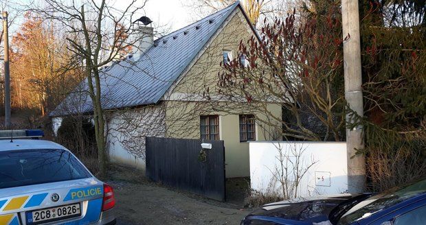 V rodinném domě na Táborsku zavraždili mladou ženu: Policie tají, jak zemřela, podezřelého prý mají