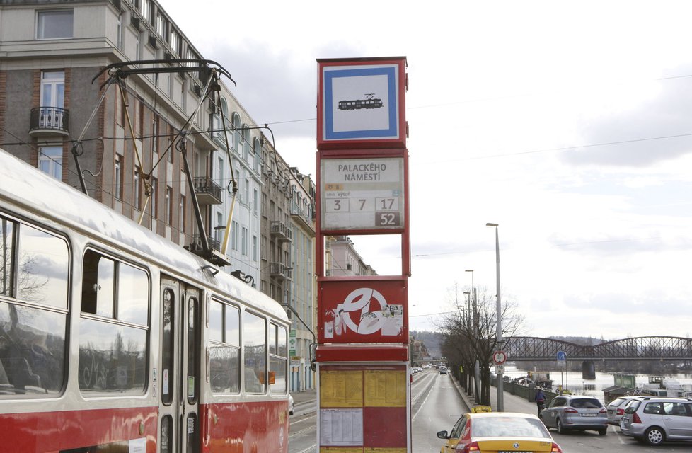 Čtvrtek 13. února, 9.55 hod.: Žena nastoupila do tramvaje na Palackého náměstí...