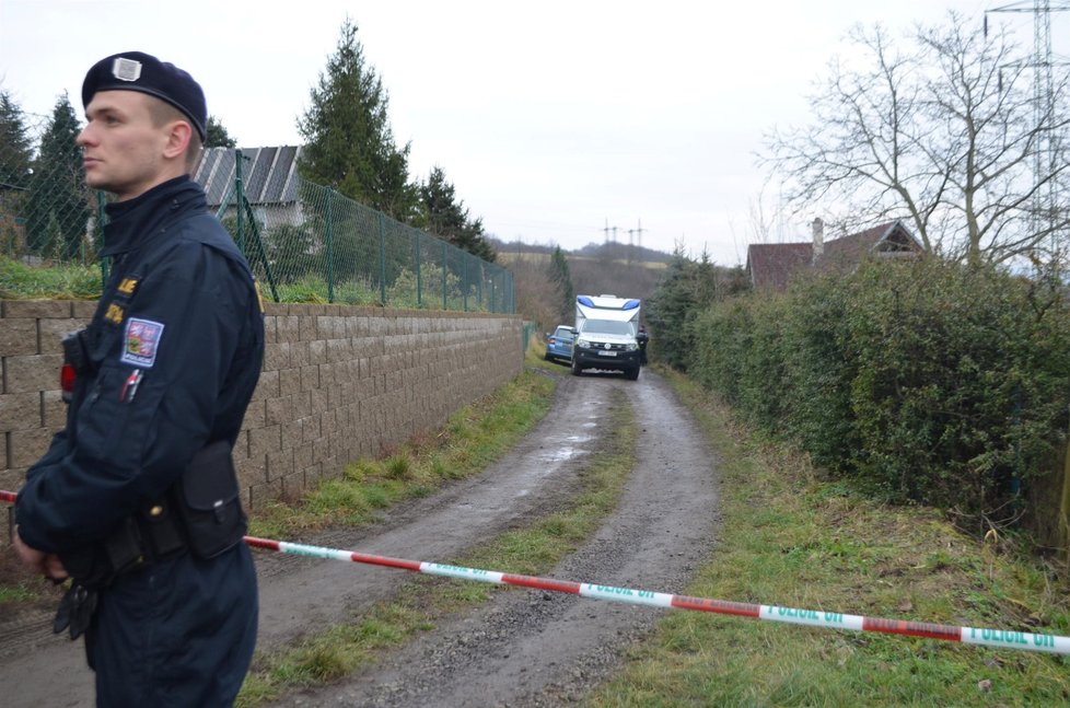 Policie vyšetřuje vraždu na Ústecku, na místě byli tři mrtví