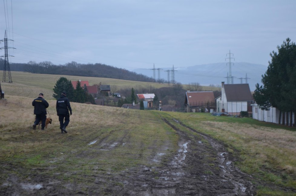 Policisté na místě vraždy v chatové kolonii u Střížovic