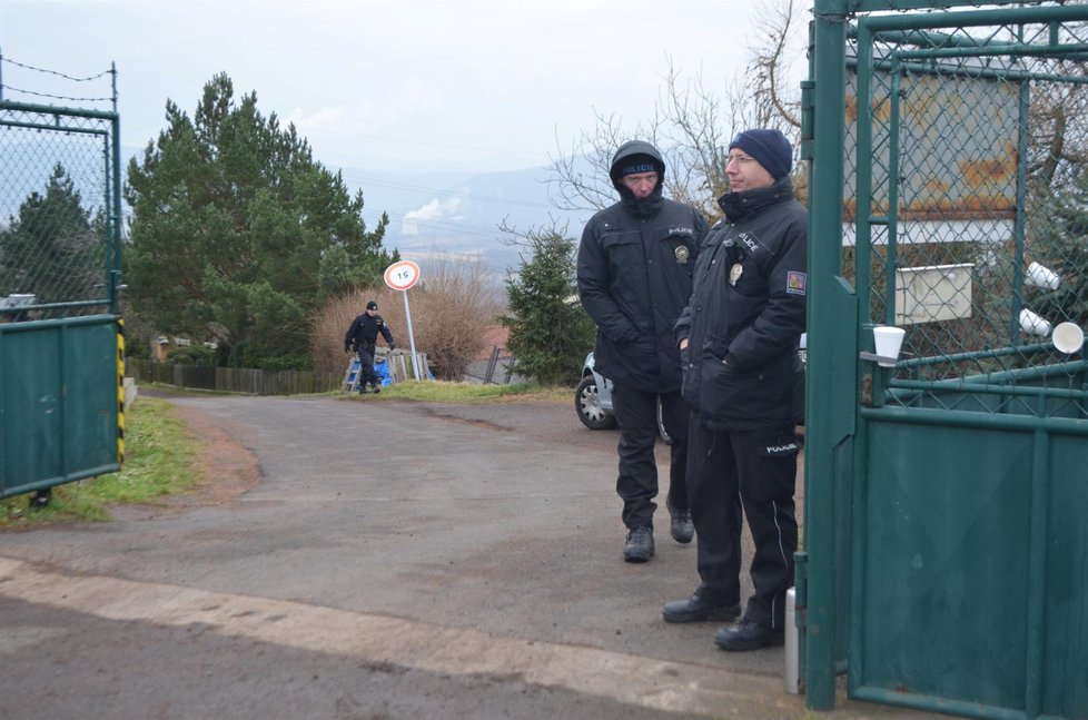 Policie vyšetřuje vraždu na Ústecku, na místě byli tři mrtví