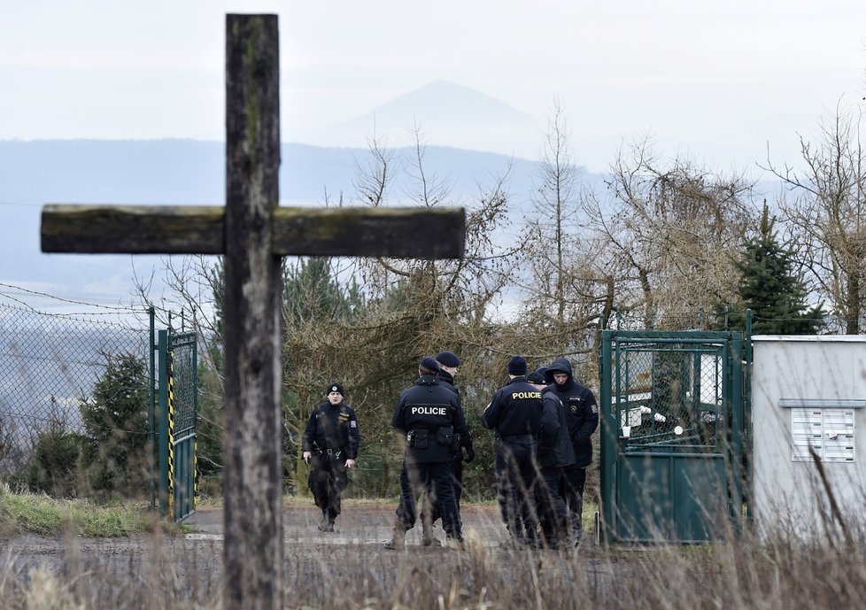 Policisté na místě vraždy v chatové kolonii u Střížovic