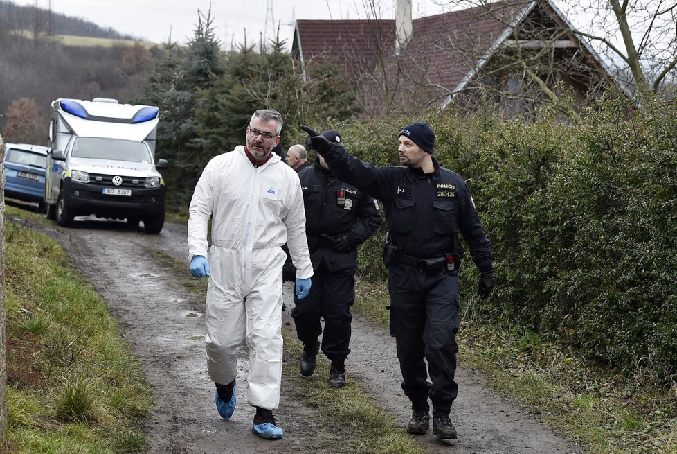 Policisté na místě vraždy v chatové kolonii u Střížovic