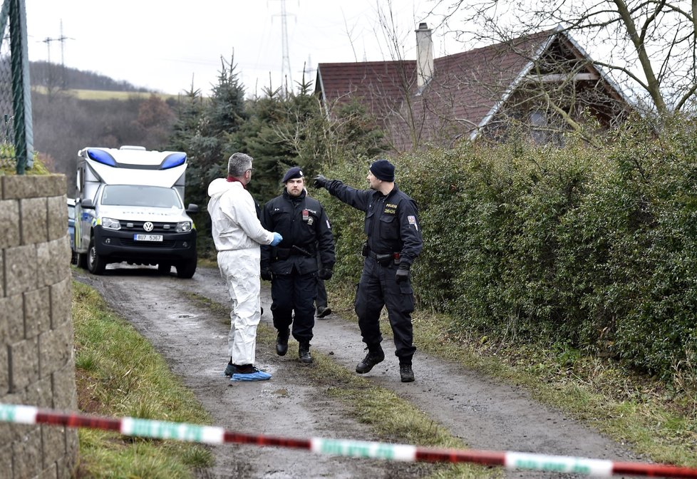 Policisté na místě vraždy v chatové kolonii u Střížovic