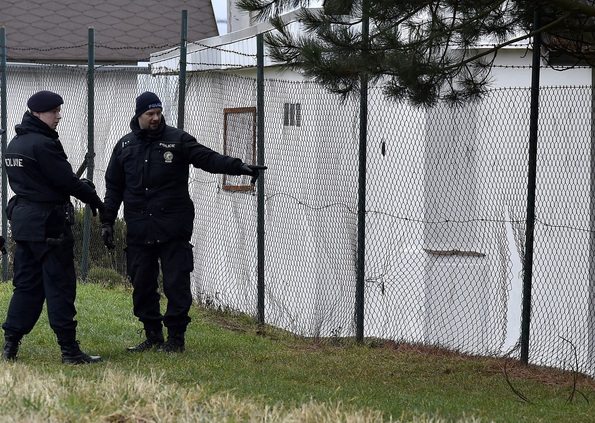 Policie vyšetřuje vraždu na Ústecku, na místě byli tři mrtví