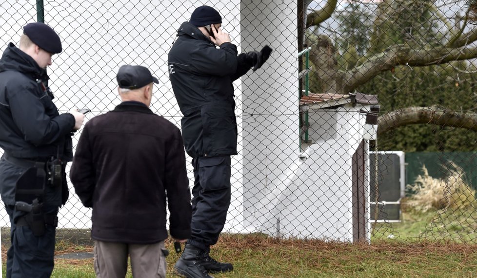 Policie vyšetřuje vraždu na Ústecku, na místě byli tři mrtví.