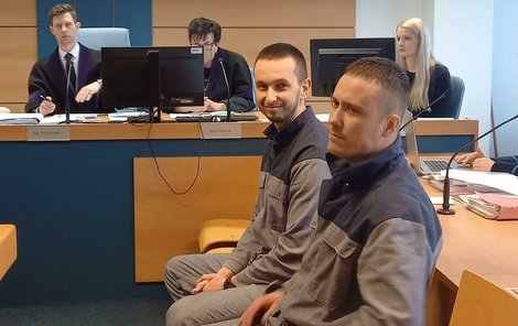 Maroš Straňák (vpředu) a David Šimon doufají v obnovu procesu.