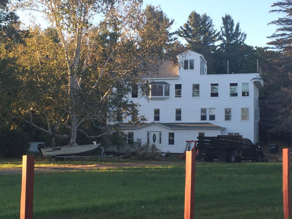 Policie podrobila Carmanův dům v roce 2014 prohlídce.