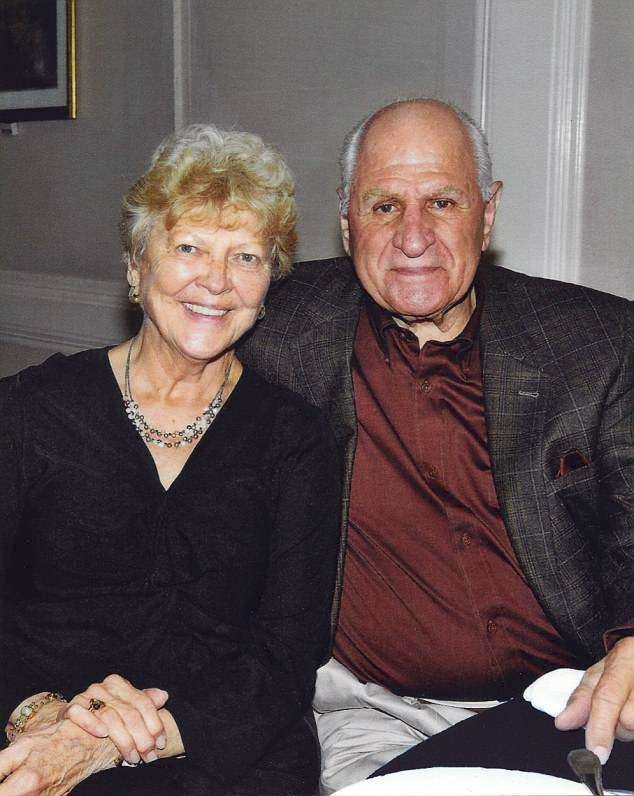 Developer John Chorokos (87) vnuka velkoryse finančně podporoval.