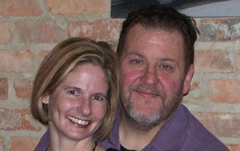 Kenneth Alan Amyx (45) z Texasu brutálně ubodal svou přítelkyni Jennifer Streit-Spears (†43)