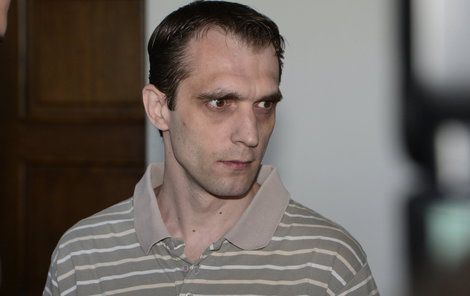 Vrah si odpykává doživotní trest za vraždy tří pražských taxikářů.